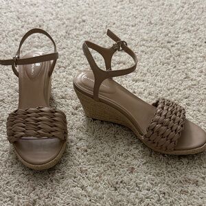 Bandolino Women's Brown Woven Wedge Sandals